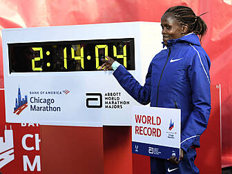 Kosgei smashes Radcliffe's Mar...
